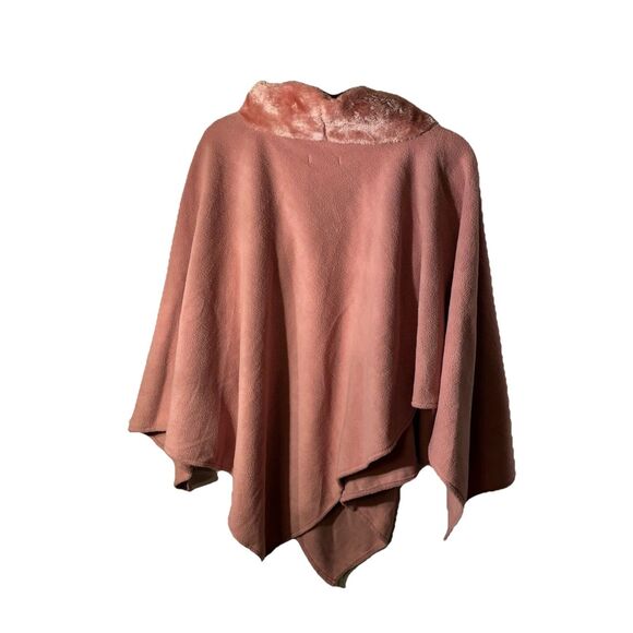 Le Moda Women’s One-Size Pink Blush Cape Poncho. Faux Fur Around Neck.  NWT - Picture 8 of 11